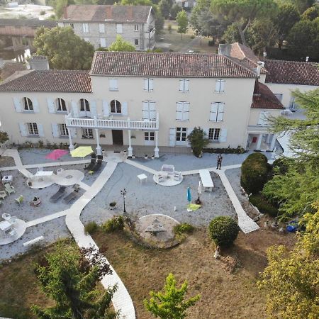 Le Clos Des Cedres B&B La Rochefoucauld Bagian luar foto