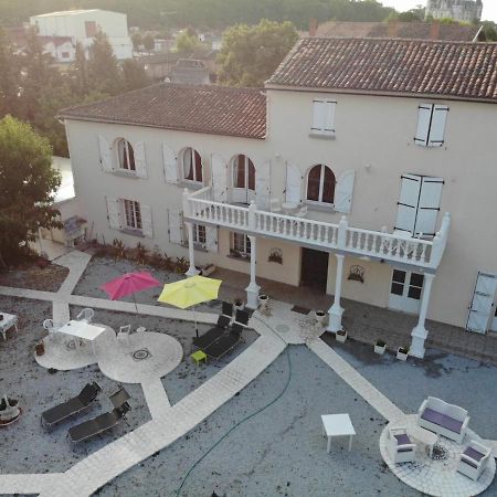 Le Clos Des Cedres B&B La Rochefoucauld Bagian luar foto