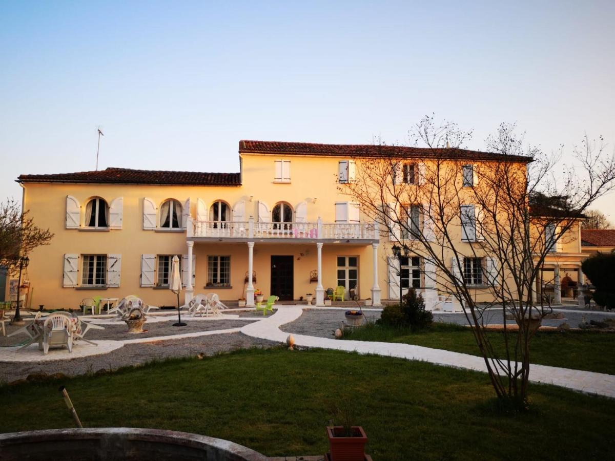 Le Clos Des Cedres B&B La Rochefoucauld Bagian luar foto