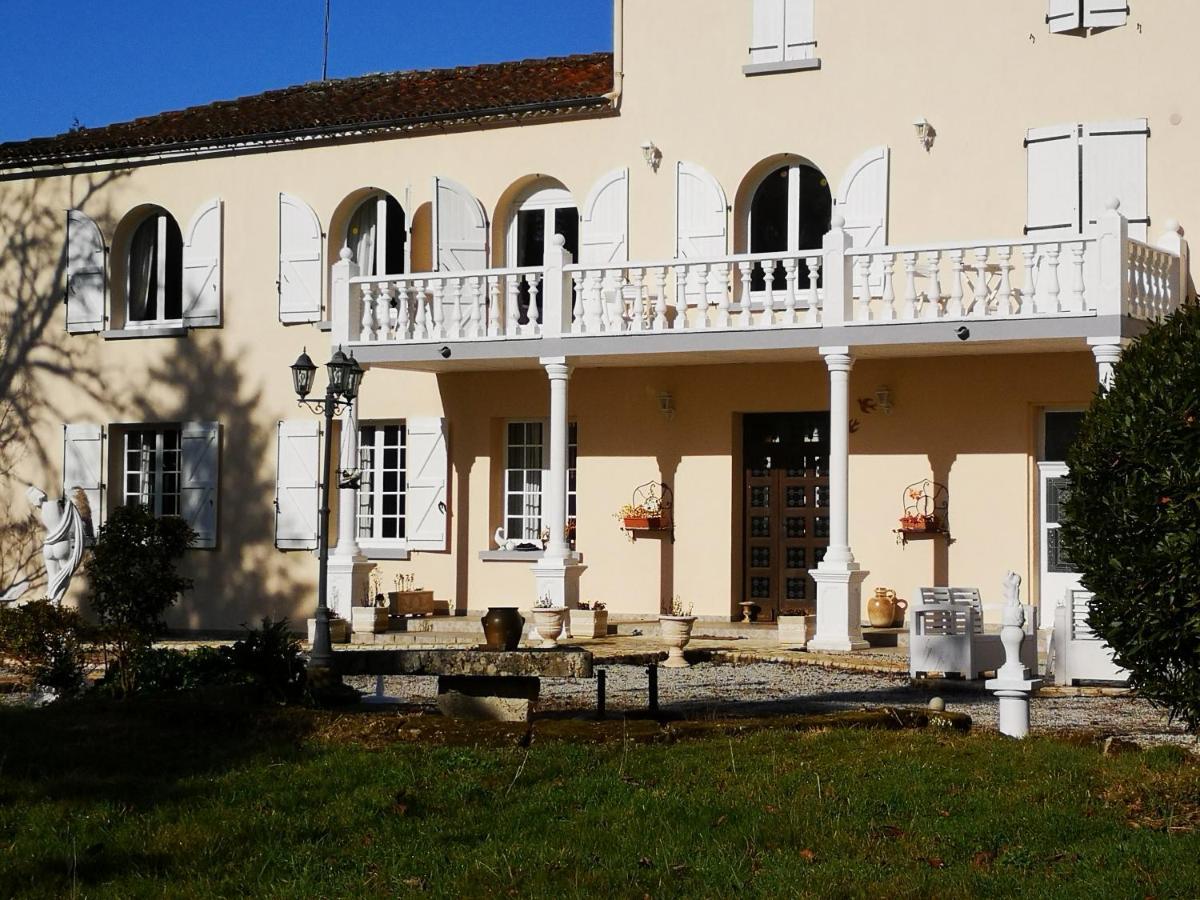 Le Clos Des Cedres B&B La Rochefoucauld Bagian luar foto