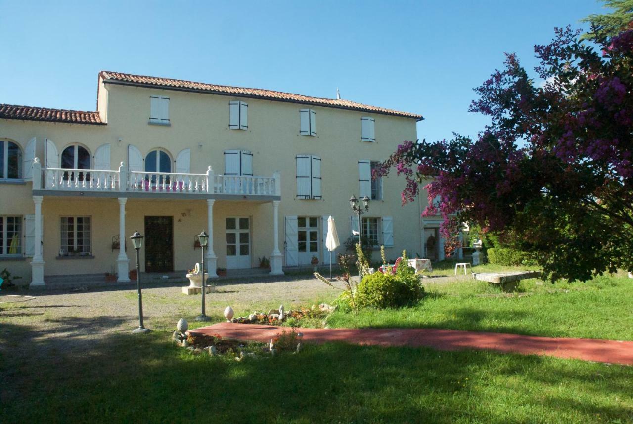 Le Clos Des Cedres B&B La Rochefoucauld Bagian luar foto