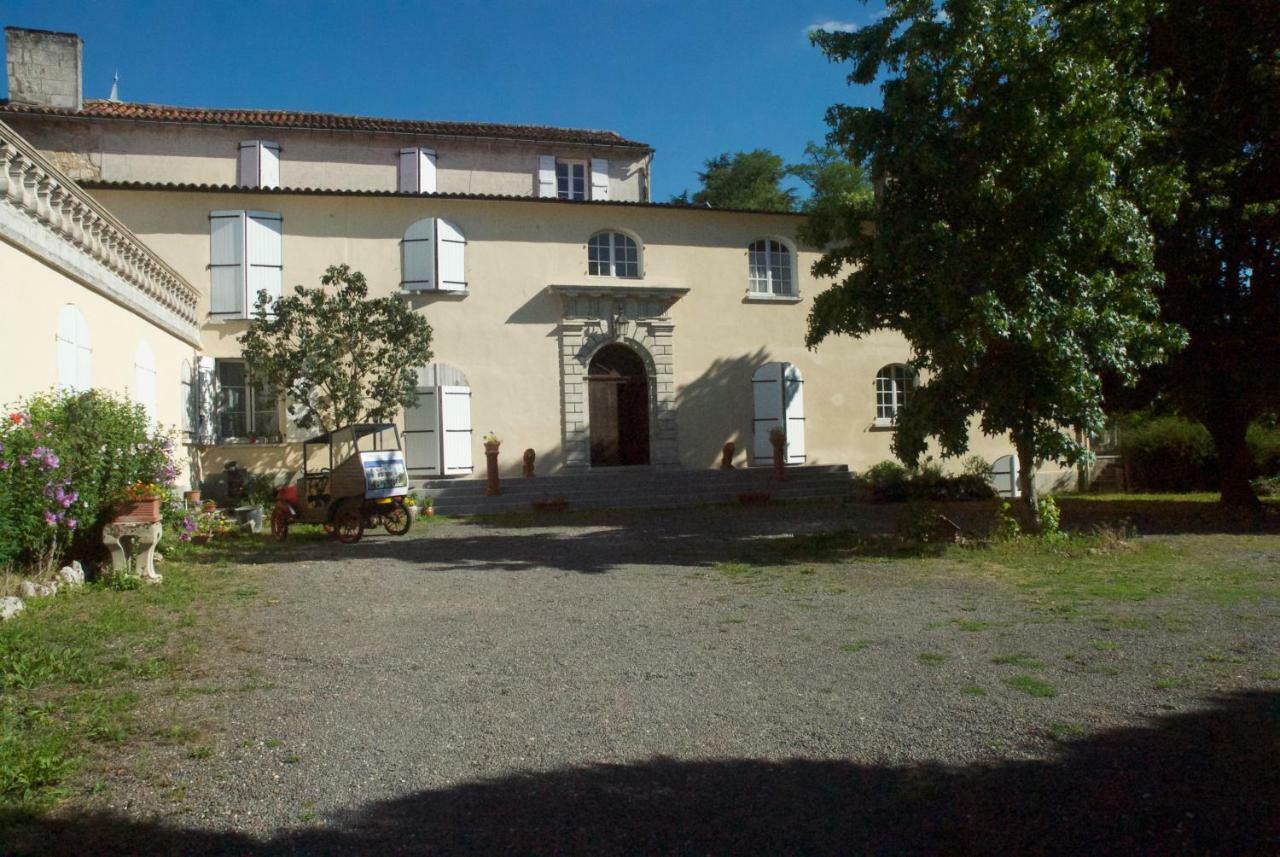 Le Clos Des Cedres B&B La Rochefoucauld Bagian luar foto
