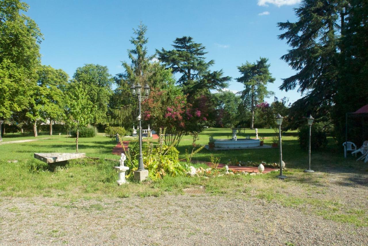 Le Clos Des Cedres B&B La Rochefoucauld Bagian luar foto