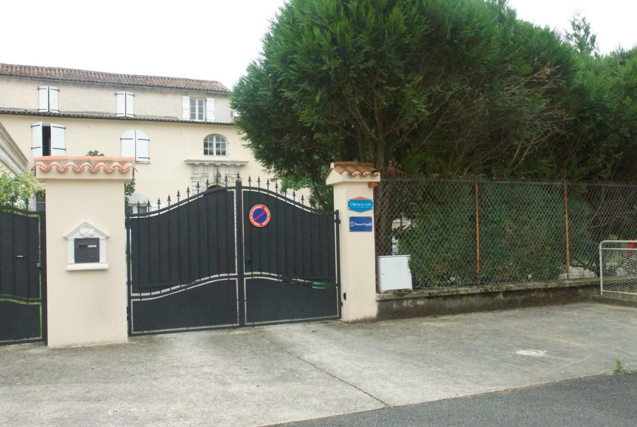 Le Clos Des Cedres B&B La Rochefoucauld Bagian luar foto