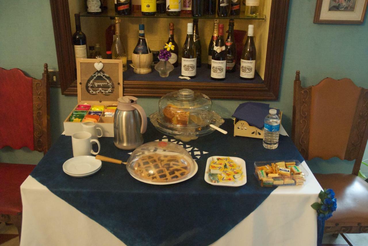 Le Clos Des Cedres B&B La Rochefoucauld Bagian luar foto