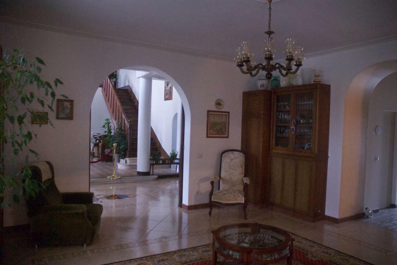 Le Clos Des Cedres B&B La Rochefoucauld Bagian luar foto