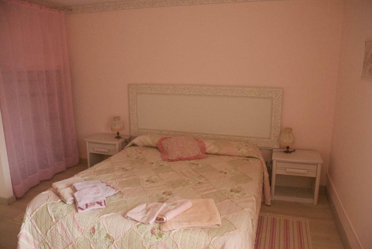 Le Clos Des Cedres B&B La Rochefoucauld Bagian luar foto