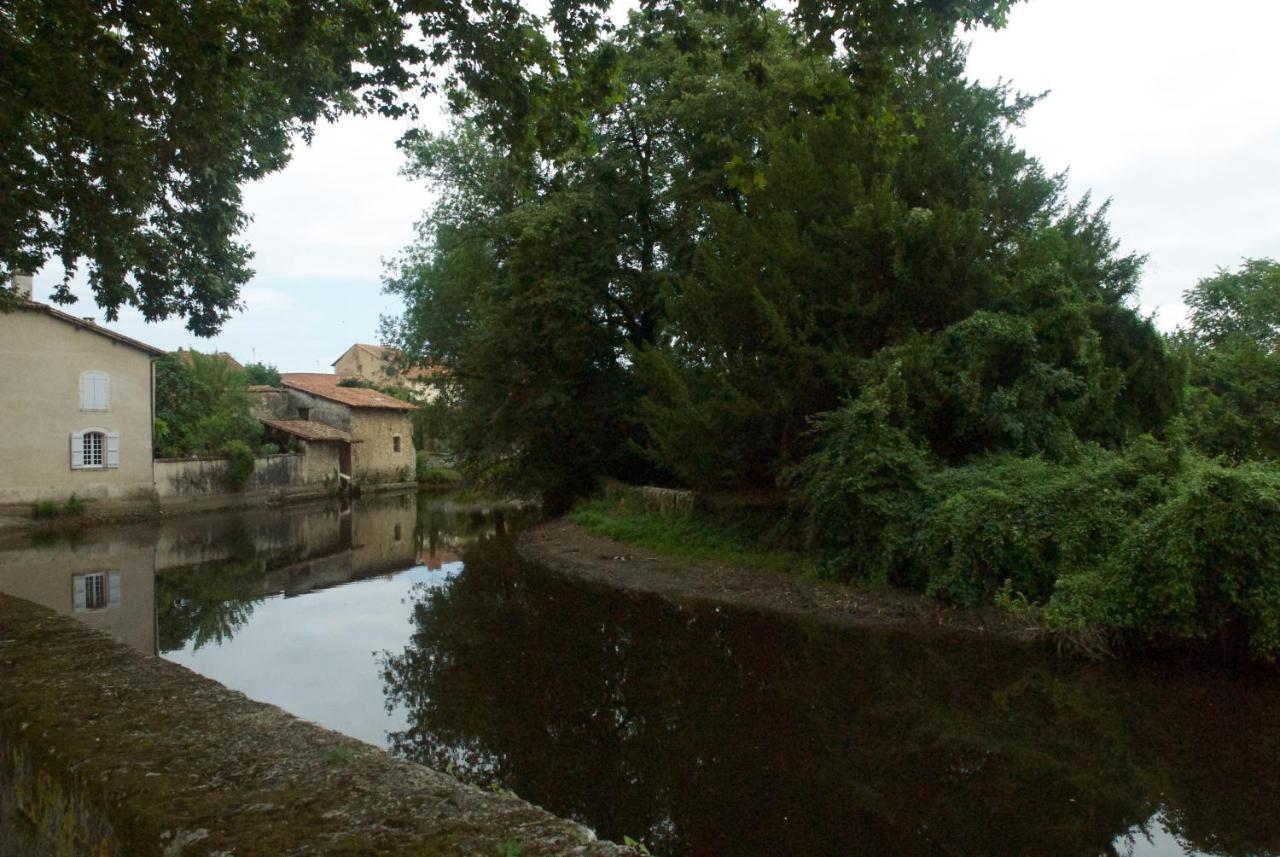 Le Clos Des Cedres B&B La Rochefoucauld Bagian luar foto