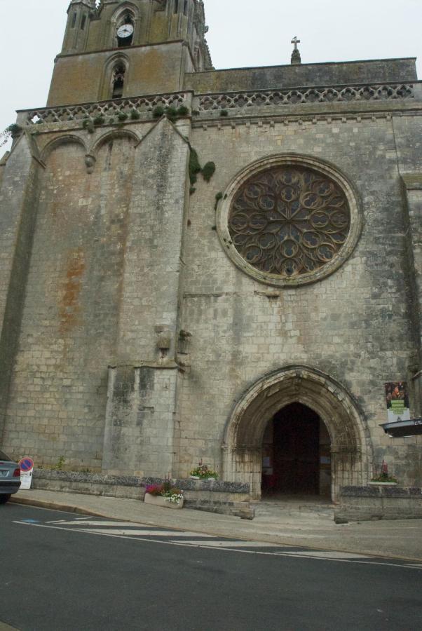 Le Clos Des Cedres B&B La Rochefoucauld Bagian luar foto