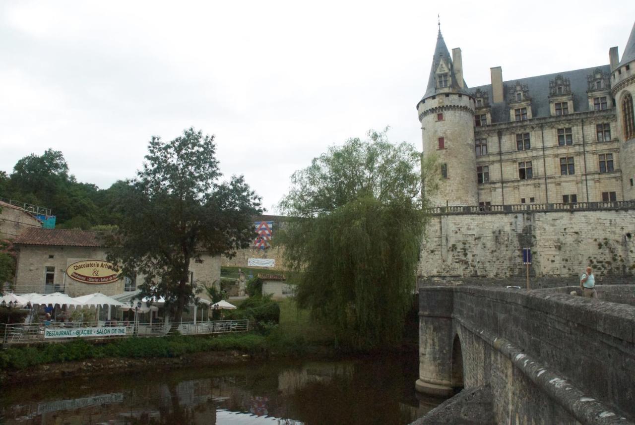 Le Clos Des Cedres B&B La Rochefoucauld Bagian luar foto