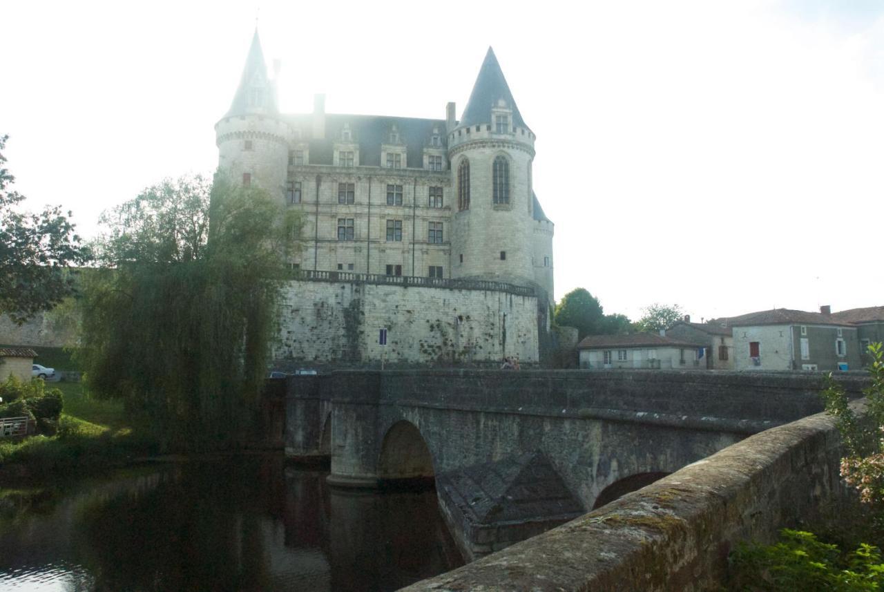 Le Clos Des Cedres B&B La Rochefoucauld Bagian luar foto