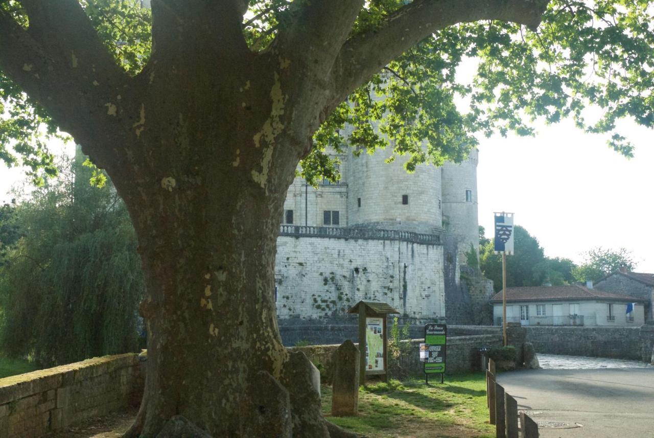 Le Clos Des Cedres B&B La Rochefoucauld Bagian luar foto
